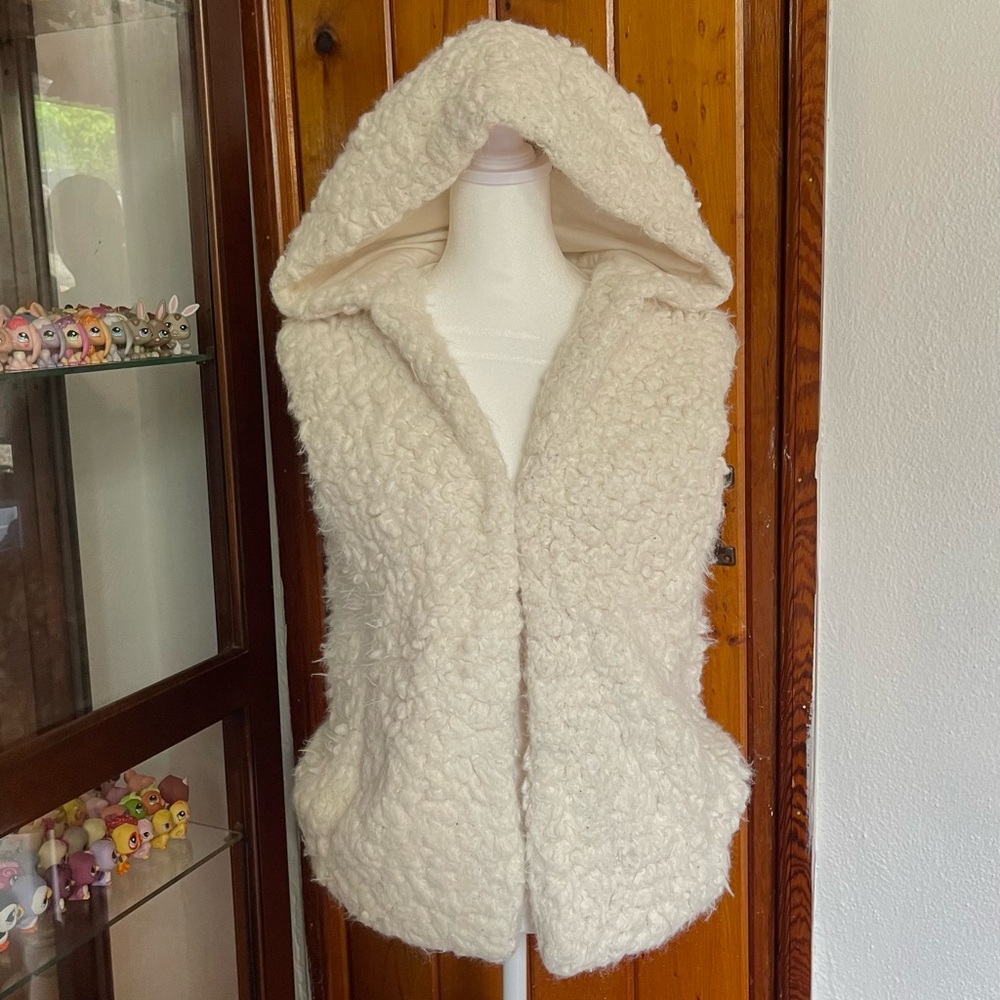 Xhilaration Fluffy Vest Size S